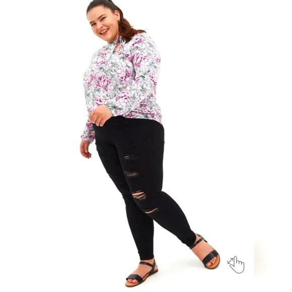 Torrid Georgette Blouse Top Pink Ditsy floral Pattern Whimsical 3X - Picture 1 of 10